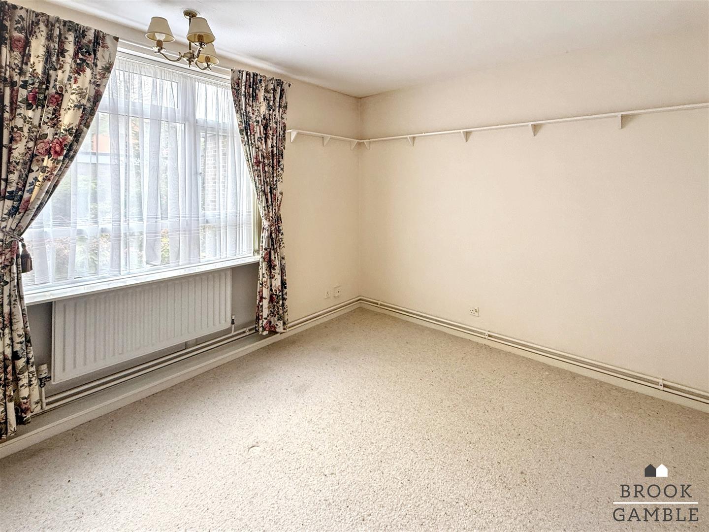 3 Bedroom Flat. Granville Road in Eastbourne,  6